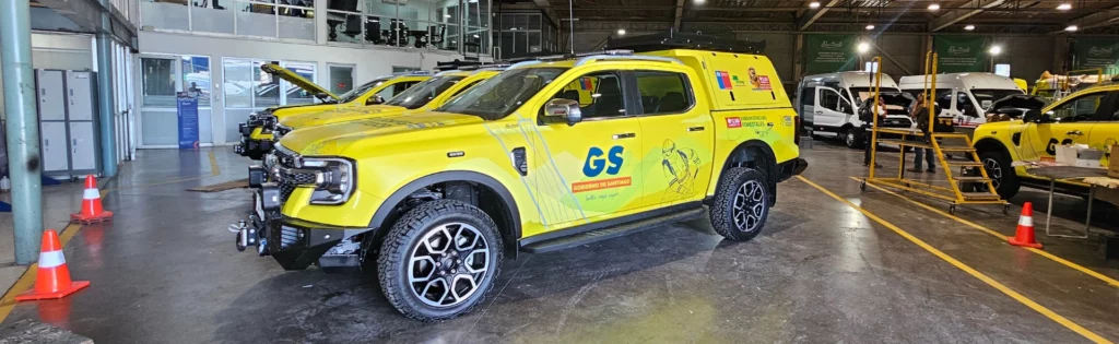 Camioneta 4x4 equipada para combate de incendios forestales entregada a CONAF por Bertonati