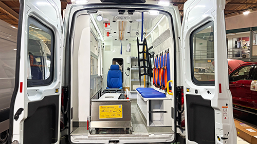 Innovación y funcionalidad: así es el equipamiento interior de una ambulancia de última generación
