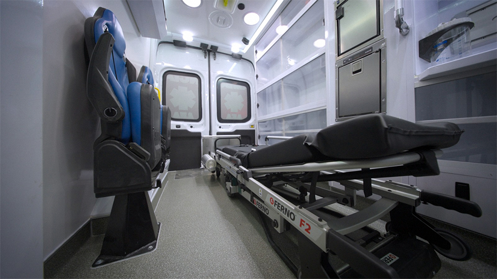 Interior del módulo sanitario de la ambulancia AWD Off Road Bertonati