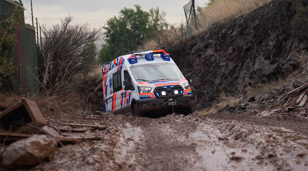 Ambulancia AWD Off Road 4x4 de Bertonati operando en terreno de difícil acceso